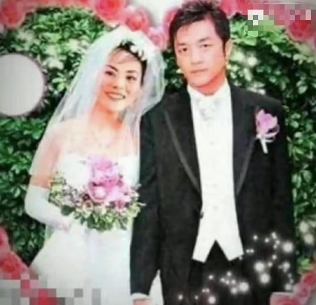 王菲李亚鹏15年前婚纱照曝光？网友：这是什么呀...看起来好假（组图） - 3