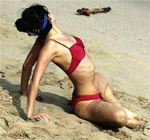2009年，章子怡与洋男友海边嬉戏，留下的81张照片成为其一生之痛（组图） - 9