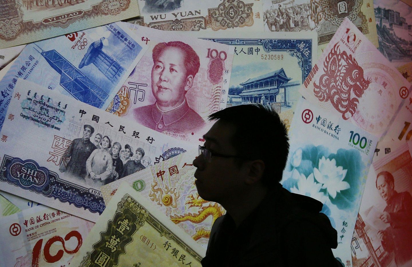 中国正在加速以人民币国际化为主导的金融开放，以应对美元的继续贬值。（视觉中国）