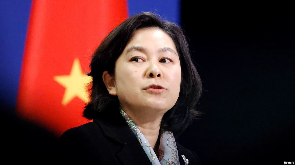 中国外交部发言人华春莹在北京的记者会上。（2020年11月30日）