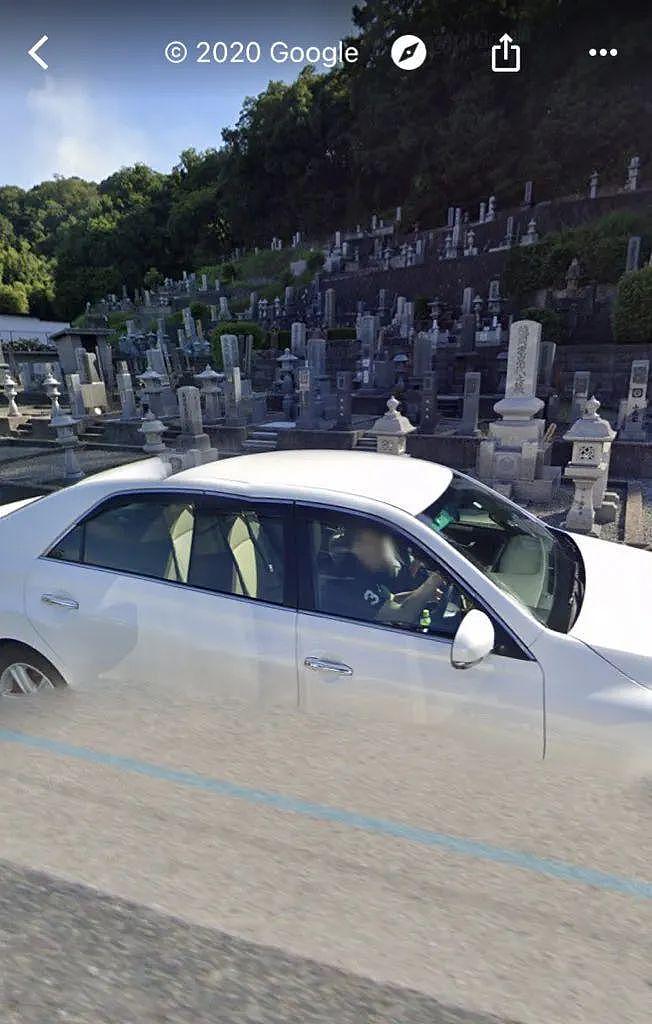 日本网友用谷歌街景看到过世7年的父亲：抽烟等母亲回家，众网友尝试后，惊呆了（组图） - 11