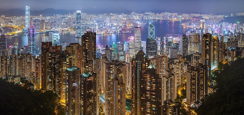 1920px-Hong_Kong_Harbour_Night_2019-06-11.jpg,0