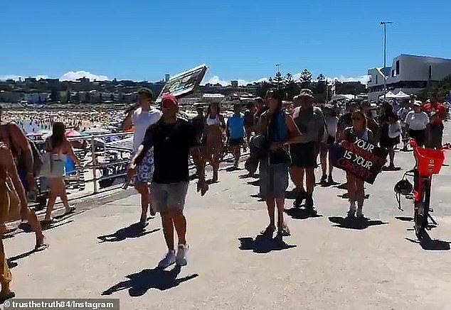 悉尼海滩爆发反疫苗游行！数十名抗议者高呼：新冠疫苗是毒药（视频/组图） - 5