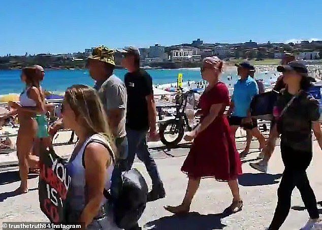 悉尼海滩爆发反疫苗游行！数十名抗议者高呼：新冠疫苗是毒药（视频/组图） - 3