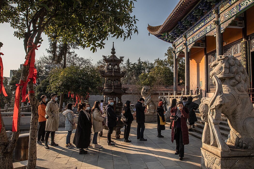 元旦当天造访武汉宝通寺的人。