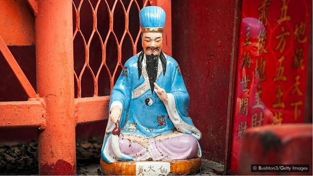 黄大仙，一个在香港很受欢迎的道教神仙，被认为有治疗疾病的能力。