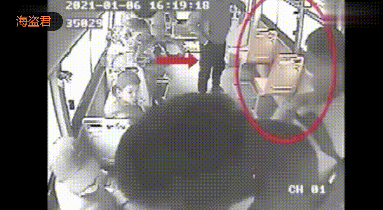 中国一男子公交车侵犯女童，女童不敢反抗，司机从后视镜目睹一切（视频/组图） - 4