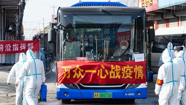 石家庄市小果庄村对村民进行异地集中隔离