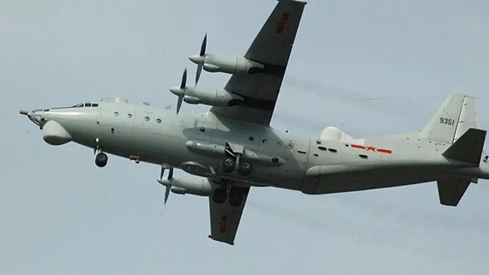 中国运8电子战机机型资料照片 