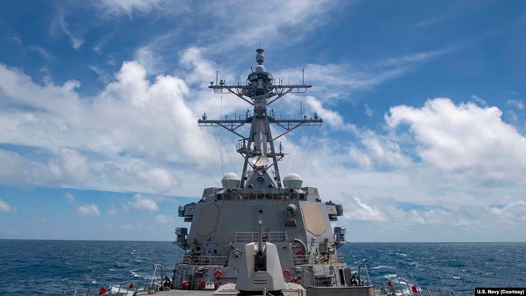 美国海军导弹驱逐舰“马斯廷”号2020年8月18日航行经过台湾海峡。（图片来源：美国海军太平洋舰队脸书）