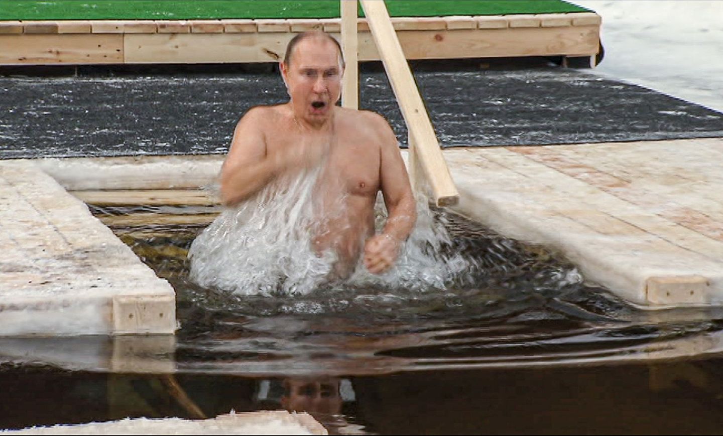 普京将自己浸在零下17摄氏度的冰水中，驳斥了健康谣言。（AP）
