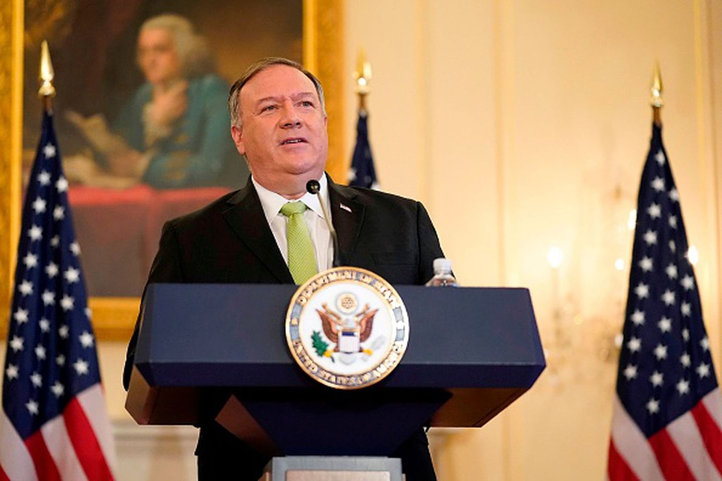 中方的制裁名单中包括美国国务卿蓬佩奥。图为2020年9月21日，蓬佩奥在美国务院宣布对伊朗国防工业实施新的制裁措施。（Getty Images）