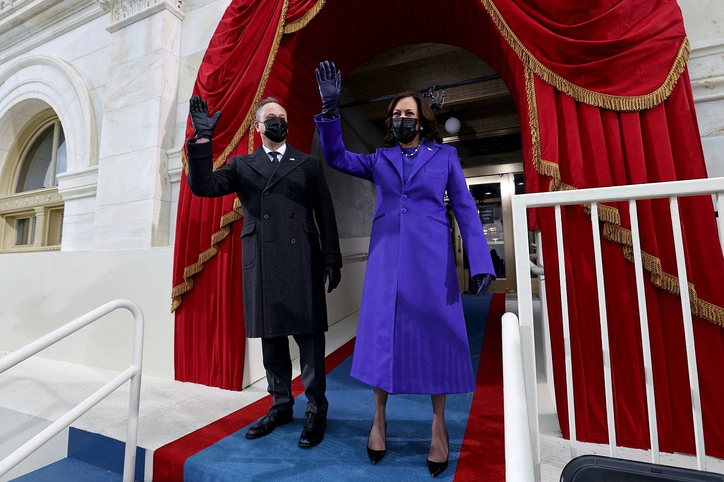 拜登就职典礼：贺锦丽与丈夫任德龙1月20日抵达华盛顿国会大楼西前门。 （Reuters）