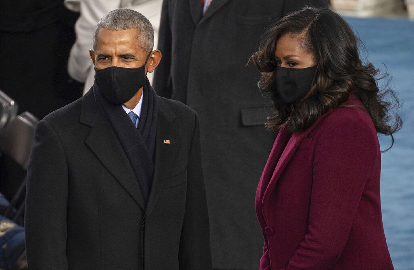 2021年1月20日，美国前总统奥巴马（Barack Obama）与其夫人米歇尔（Michelle Obama）到华盛顿国会大楼出席美国第46任总统就职典礼。（AP）