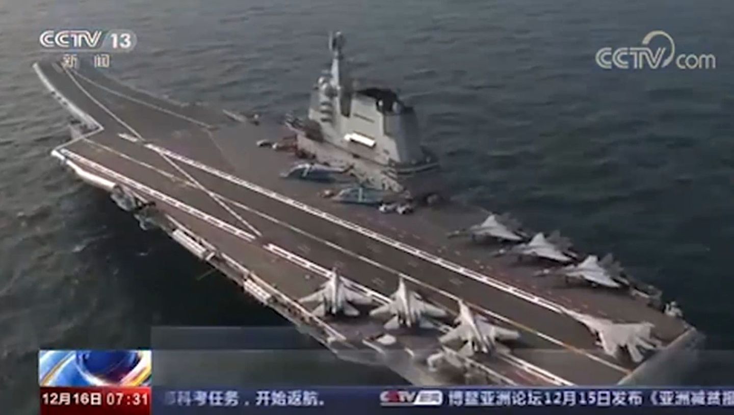 中国首艘国产航母山东舰在远海大洋训练画面。（中国央视视频截图）