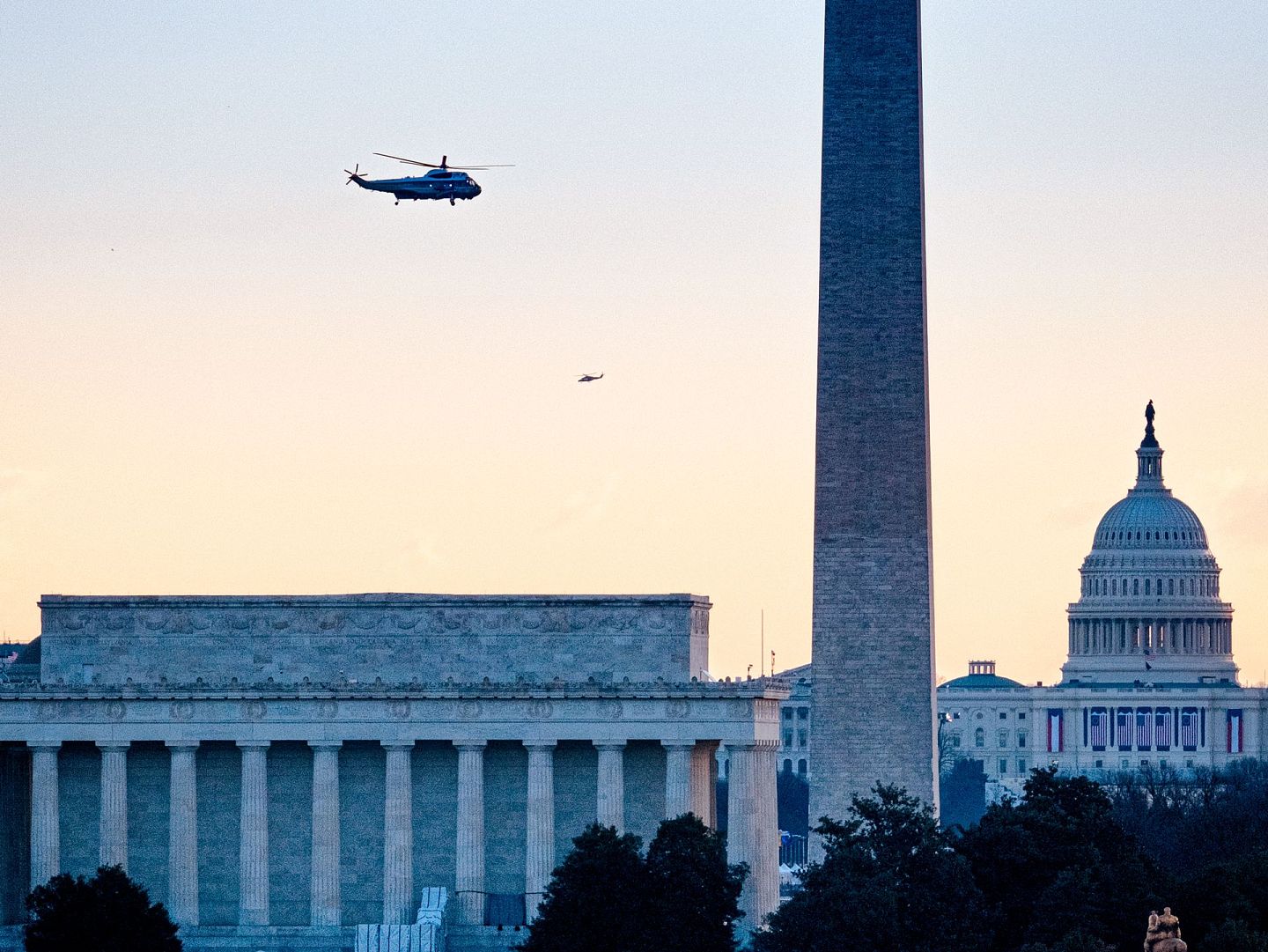 直升机离开白宫。（AP）