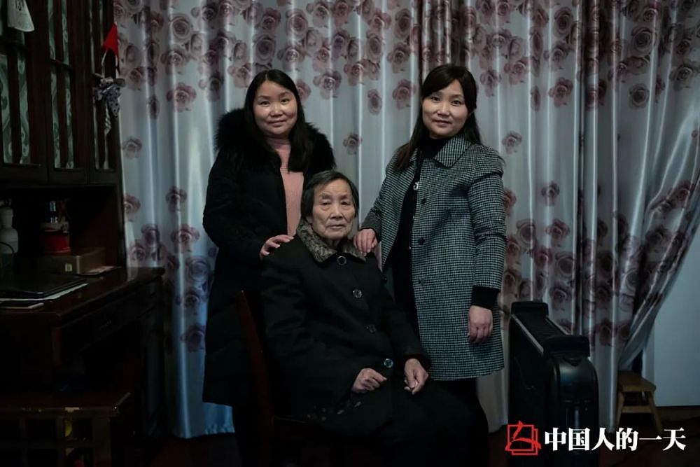 武汉双胞胎姐妹这一年：一家六口确诊新冠肺炎，父亲去世，姐夫消失半年（组图） - 2