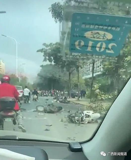 广西一辆suv撞上多名行人，已致4人遇难6人送医，该车辆为试驾车（视频/组图） - 4