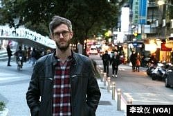 曾遭中国拒发签证的瑞典记者悠野（Jojje Olsson）自2016年开始从台湾报导中国。（美国之音记者李玟仪摄）