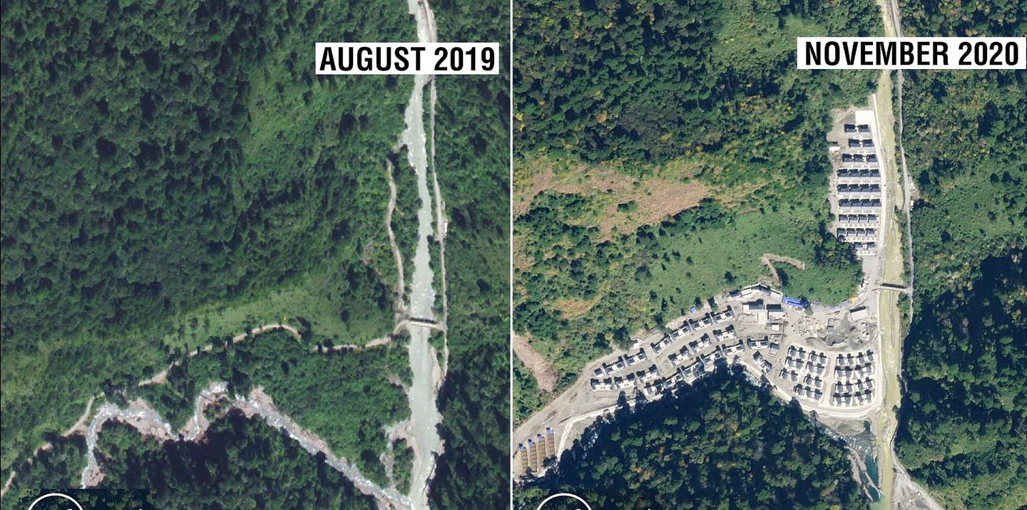 左图2019年8月时拍摄的卫星图像，当时该地区没有村庄。右图是2020年11月时拍摄的卫星图像，一座村庄拔地而起。印媒对比认为，中国因为爆发与印度边境冲突，火速建村，别有用心；但中国成都设计公司对新村的规划图，在此前2019年7月19日已公布。（新德里电台网站截图）