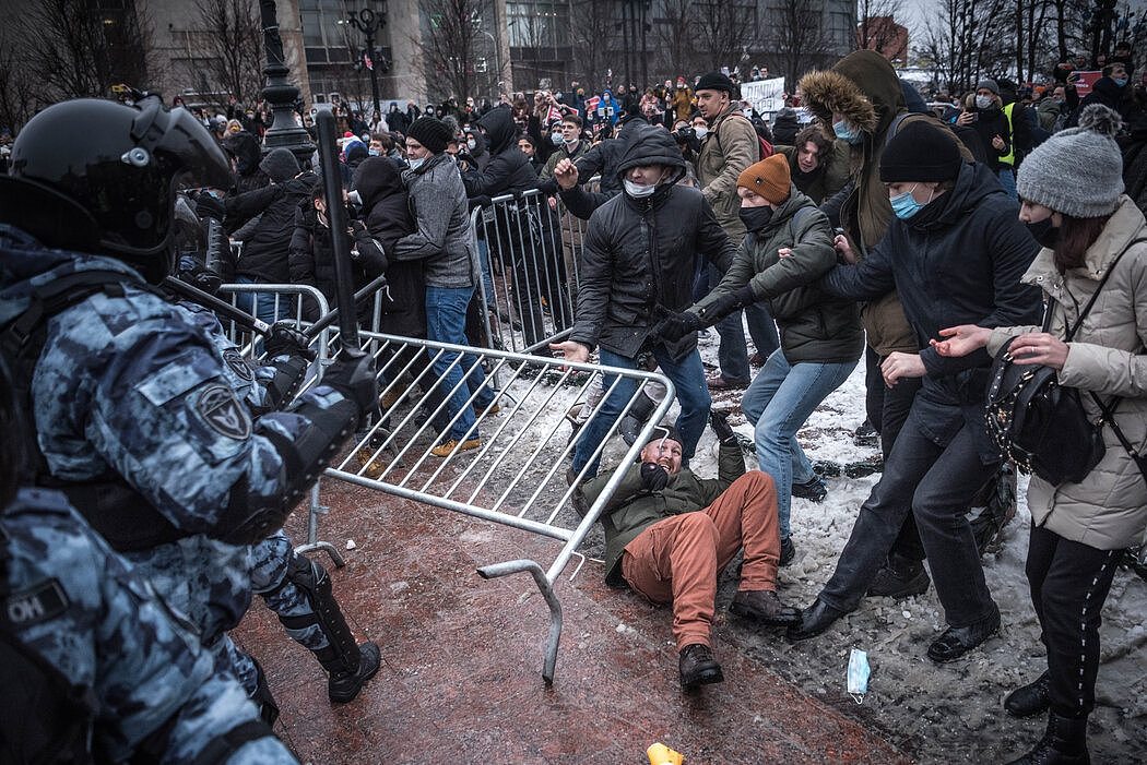 警察和抗议者在莫斯科发生的一次小规模冲突。