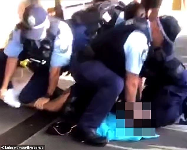 “你快掐死我了！” 悉尼火车站爆冲突，青少年遭数名警察压地锁喉（视频/组图） - 4