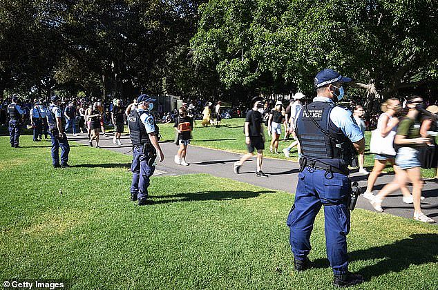 抢手机、打架...悉尼游行活动发生激烈争执！抗议人士：这人一直在搞事情（视频/组图） - 3