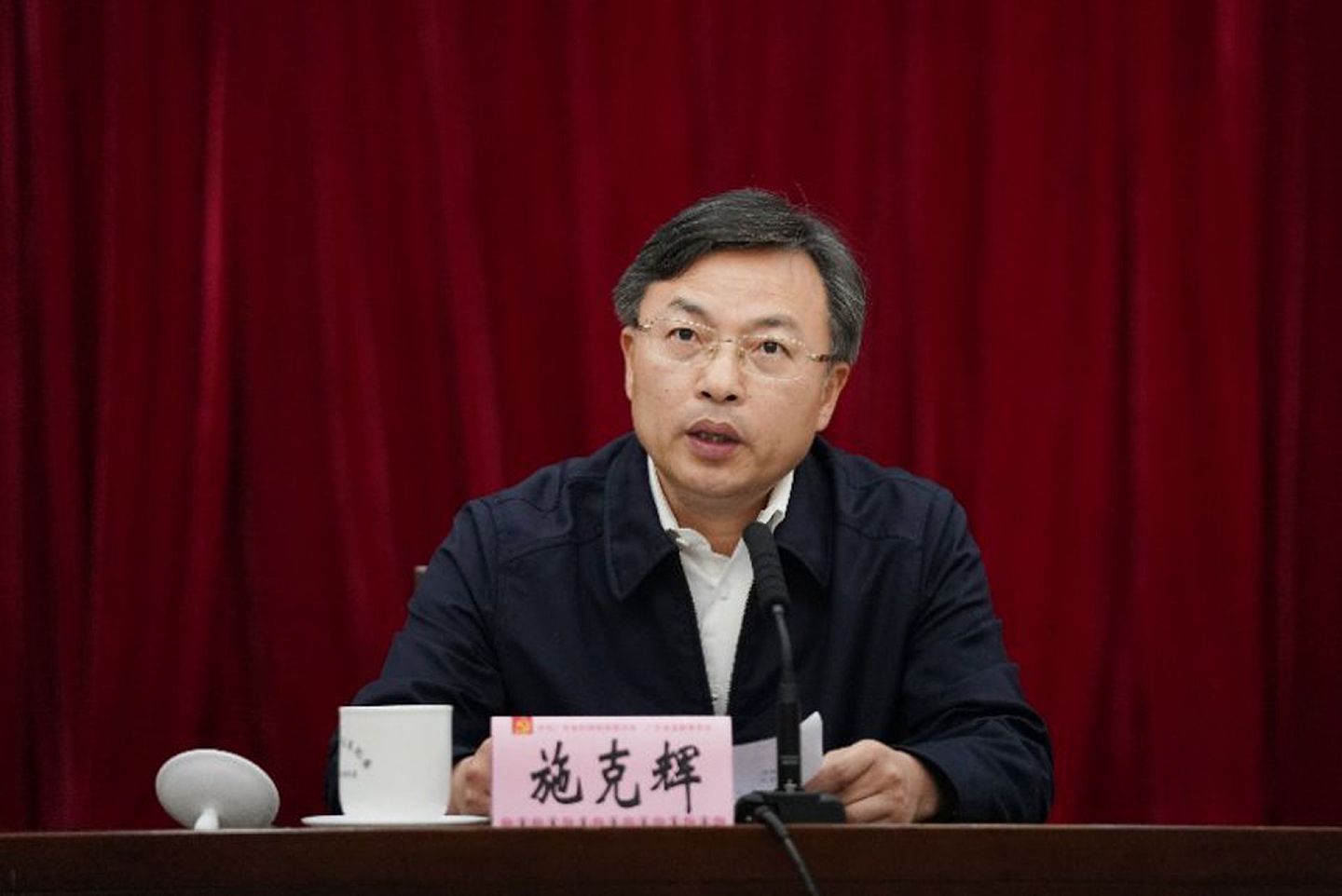 2019年4月，施克辉召开广东省第一届特约监察员聘请会议。（南粤清风网）