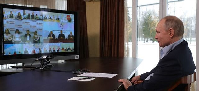 普京透过视频连线与一些俄罗斯学生见面时说，片段内列出的东西都不是属于他个人或他的亲属。