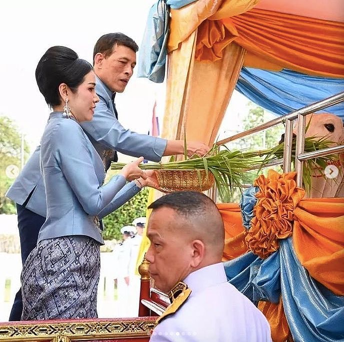 诗妮娜36岁生日当天加冕封后！泰国王室实现东西宫并行（组图） - 4
