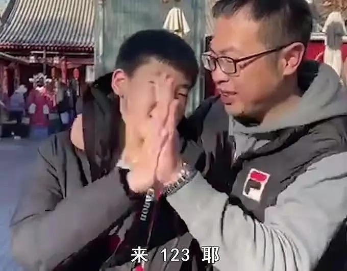 14岁儿子厌学，父亲辞职带他环游中国！网友们吵翻了…