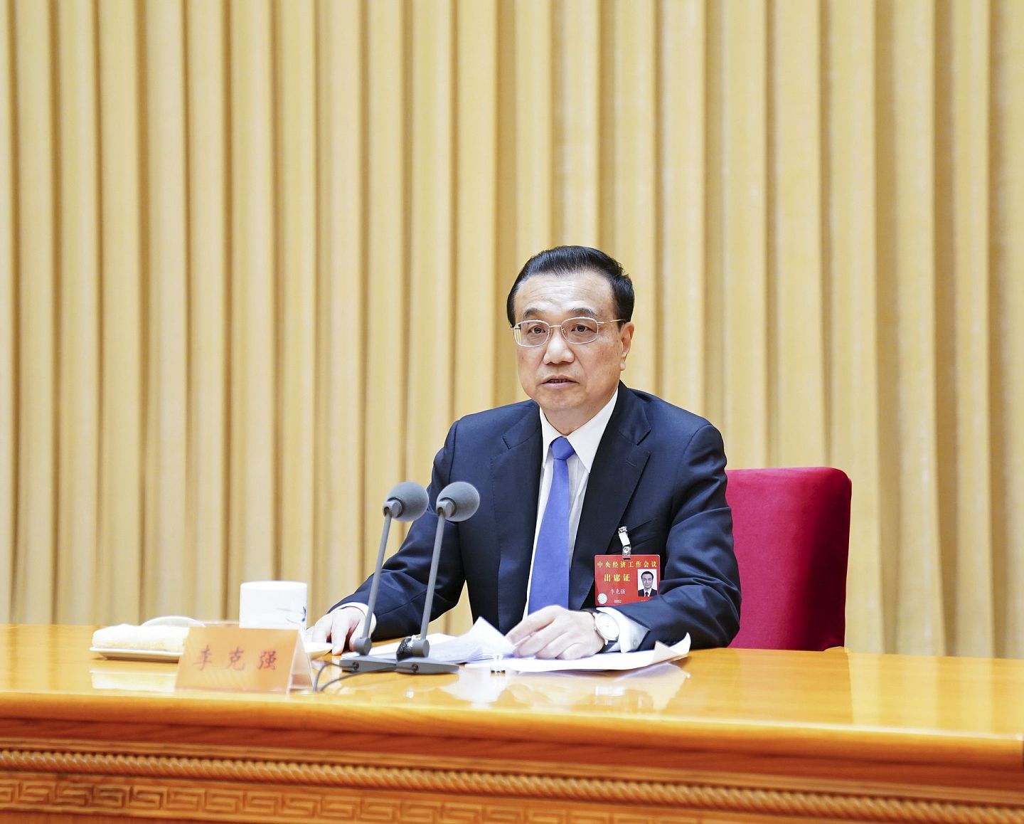 2020年12月18日，中国国务院总理李克强出席中央经济工作会议画面。（新华社）