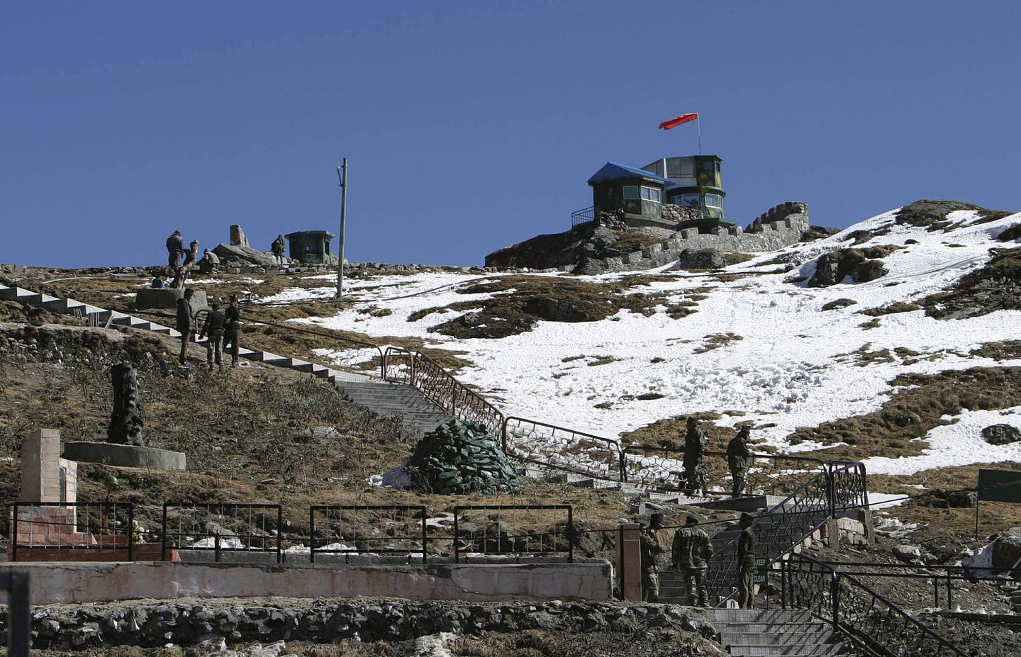 2009年1月17日，在中印边界的锡金地区，印度士兵出现在中国建立的哨所附近。（Reuters）