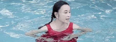 64岁刘晓庆到底长啥样？看她在泳池内现“原形”（组图） - 5