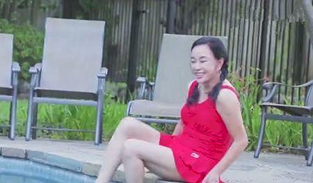 64岁刘晓庆到底长啥样？看她在泳池内现“原形”（组图） - 6