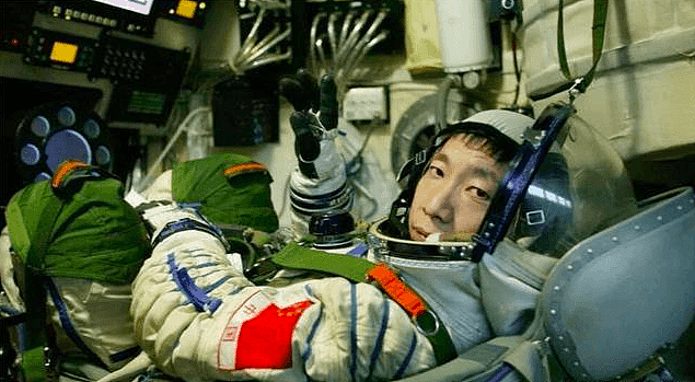 杨利伟在太空曾听到神秘敲门声 13年后 专家找到答案（组图） - 2