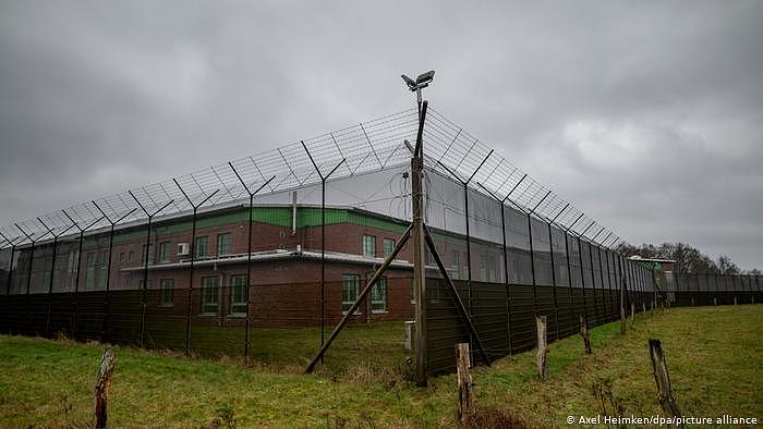 Deutschland Unterbringung für Quarantäne-Verweigerer in Jugendarrestanstalt