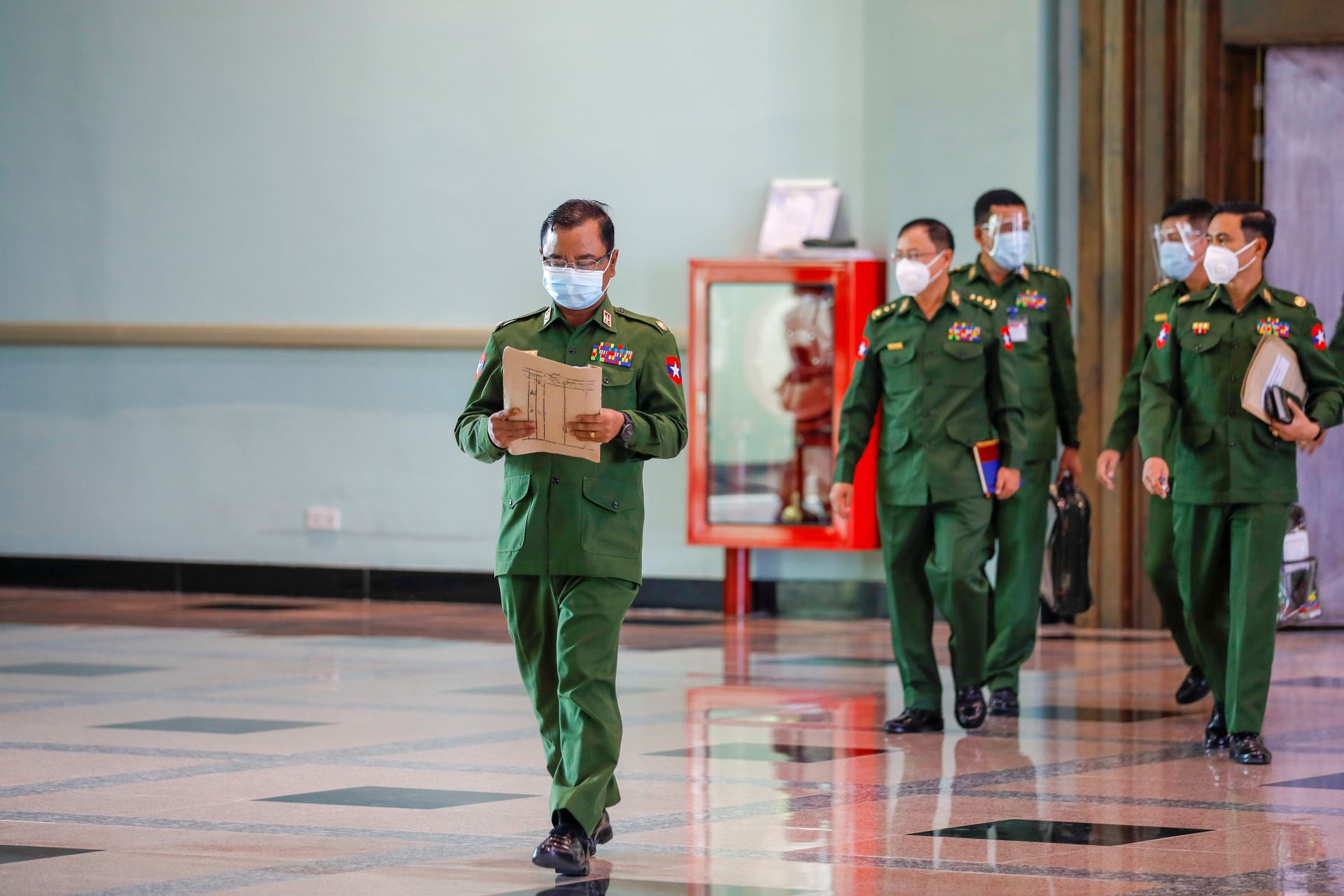 2021年1月26日，缅甸军方发言人佐敏敦（Zaw Min Tun）在内比都出席新一届议会任期开始和新政府组建前的新闻发布会。（Reuters）