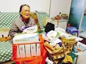 65岁中国大妈哭诉：每天去领免费鸡蛋，1年时间掏空我全部积蓄（组图） - 2