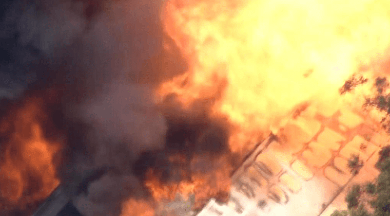 珀斯山火蔓延，7栋房屋被烧毁，两名消防员受伤！多地拉响警报（组图） - 2