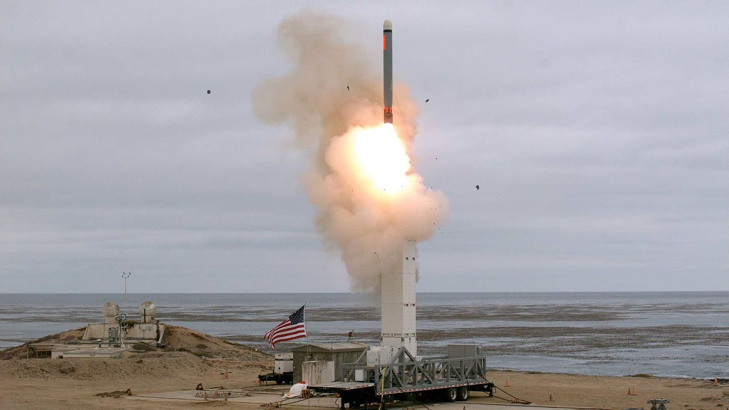 当地时间2019年8月18日，美国当天试射一枚常规陆基巡航导弹。该导弹在飞行500多公里后击中目标。此次试射获得的数据等将被用于未来美国中程导弹的研发。这是美国退出《苏联和美国消除两国中程和中短程导弹条约》（简称《中导条约》）后首次公开宣布试射该条约所限制的导弹。（VCG）