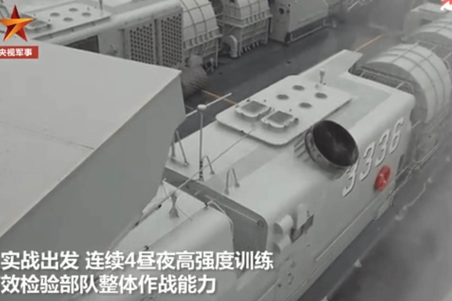 中国海军“3336”号726型气垫登陆艇出现在此次演练中。（中国央视军事截图）