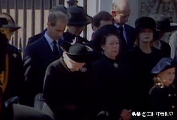 你死都不原谅你！女王的亲妹妹葬礼上不愿向戴安娜王妃的灵柩鞠躬（组图） - 2