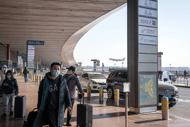 中國北京一名確診男子隱匿蹤跡，直到疫調部門調查才發現。圖為北京示意圖，人物與新聞事件無關。（彭博）