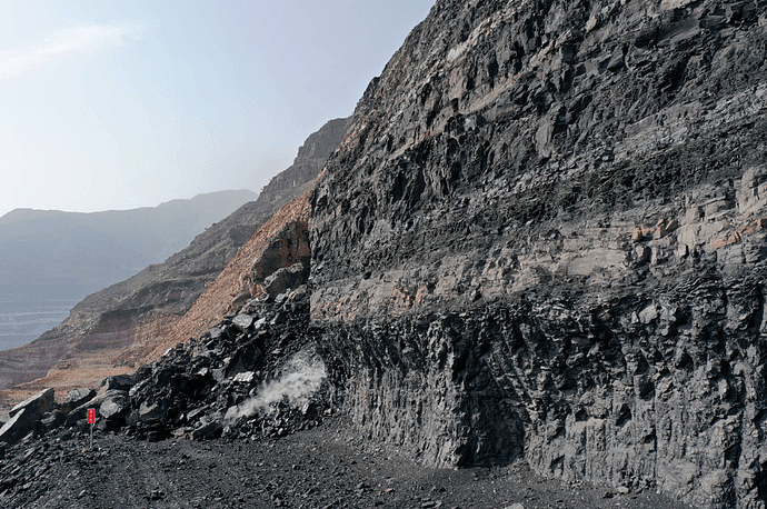 被“烧伤”的贺兰山：煤层自燃三百年，中国每年损失10个亿（组图） - 2