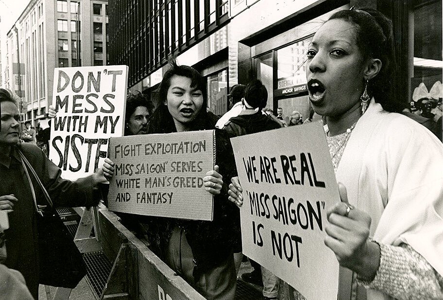 1991年，李扬国在百老汇拍摄的《西贡小姐》首演之夜的抗议活动。