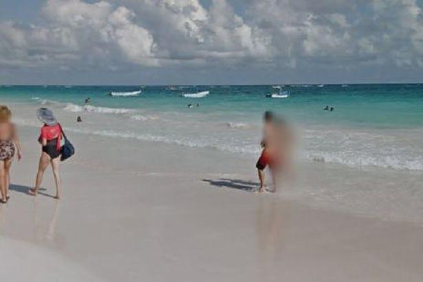 一对情侣海滩戏水，故意脱下泳衣对着街景地图怼拍，这一导航服务已扩展到澳大利亚等国（组图） - 3