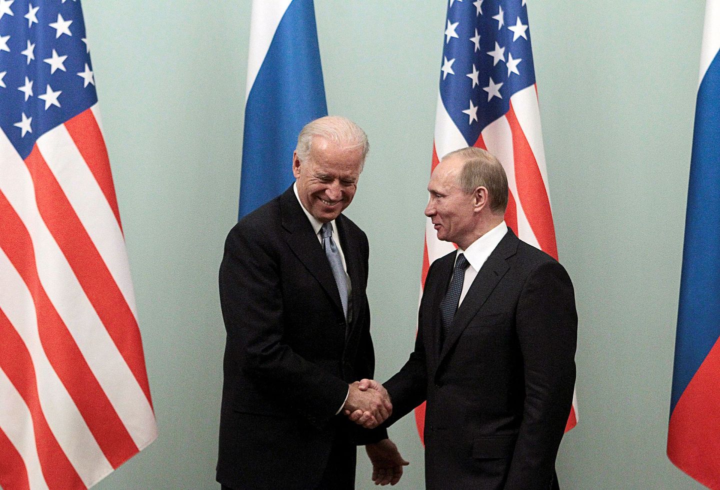 2011年，普京与时任美国副总统拜登在莫斯科会晤。（Reuters）