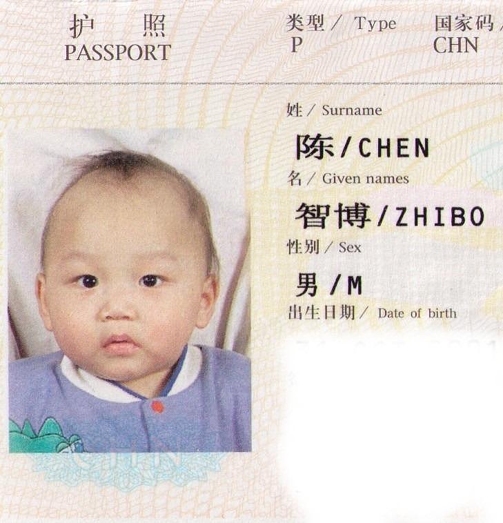 2002年霍尔菲和盖瑞斯到中国上海领养了陈智博。 （陈智博家人提供）