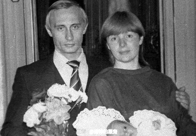 被总统普京给电话号码，58岁再嫁官员，出身底层的她可不一般（组图） - 4